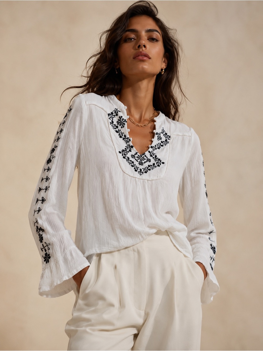 Walter Baker White Peasant Blouse with Black Floral Embroidery Boho 100% Viscose